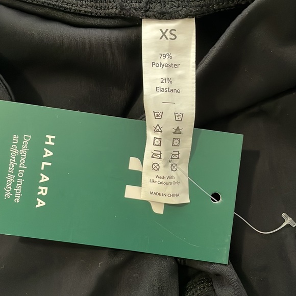 NWT - Halara Leggings. XS - Picture 4 of 5